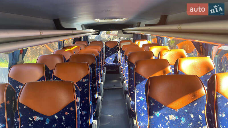 Туристичний / Міжміський автобус Scania CN 2008 в Чернівцях