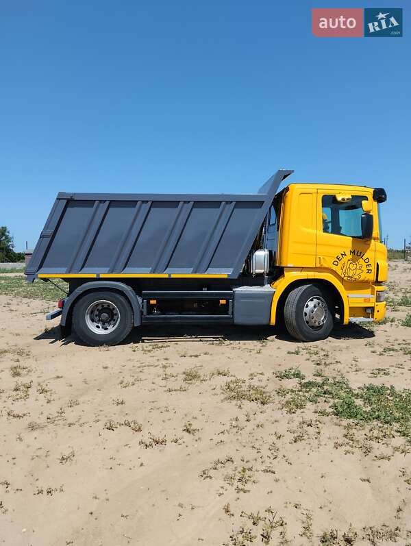 Самосвал Scania P 2011 в 