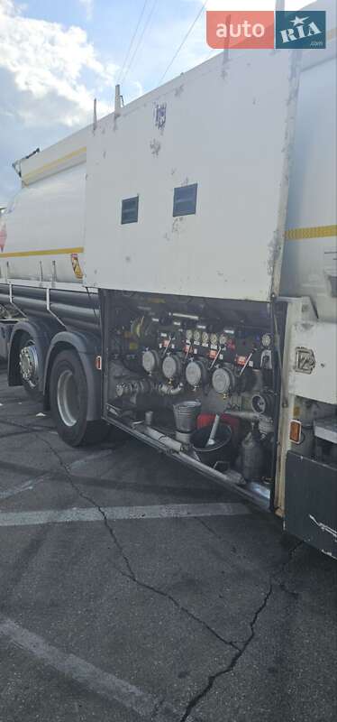 Бензовоз Scania P 2011 в Києві