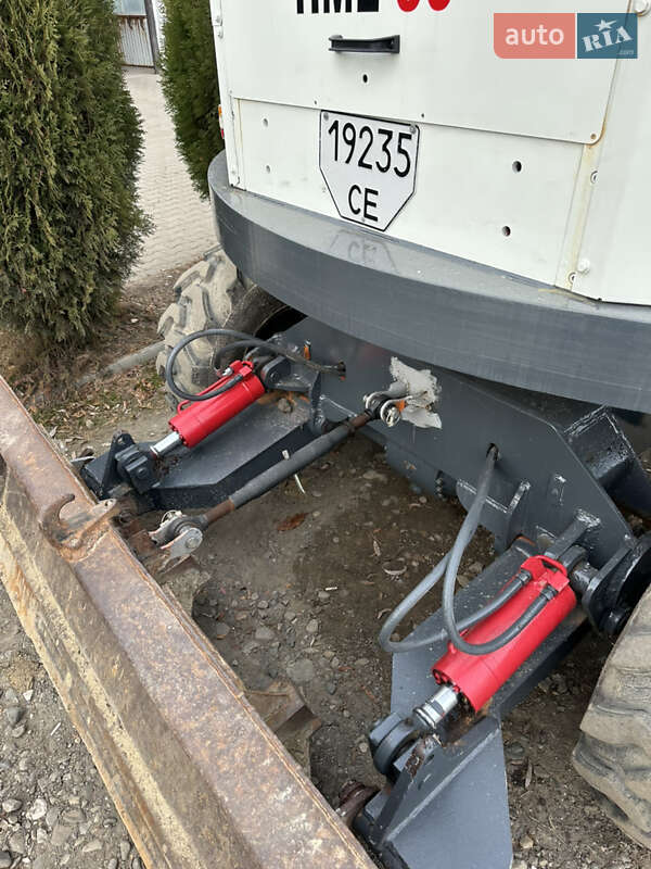 Колесный экскаватор Schaeff HML 1989 в Черновцах