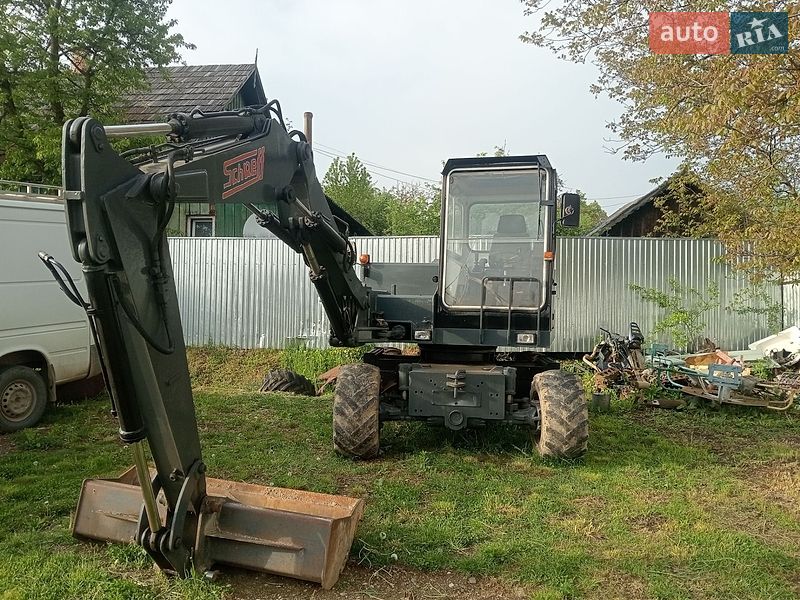 Екскаватор навантажувач Schaeff HML 1994 в Чернівцях
