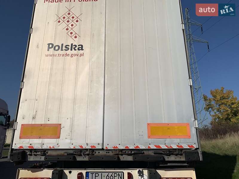 Бортовой полуприцеп Schmitz Cargobull Cargobull 2005 в Трускавце