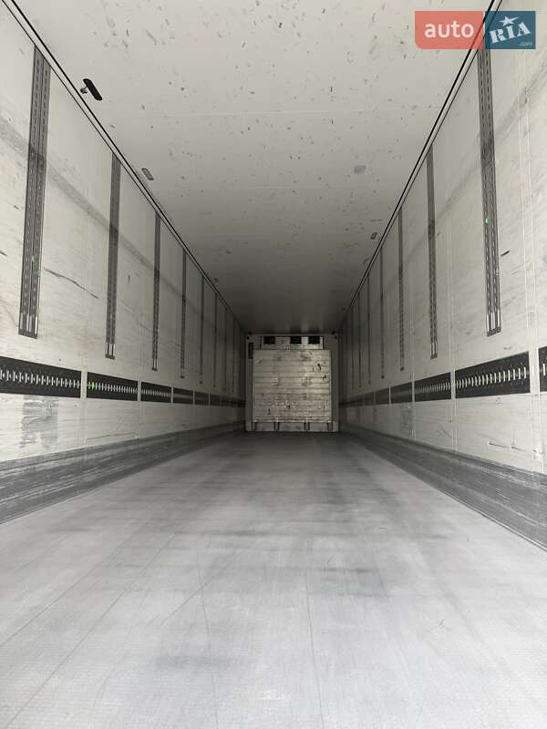 Рефрижератор полуприцеп Schmitz Cargobull Cargobull 2013 в Черновцах