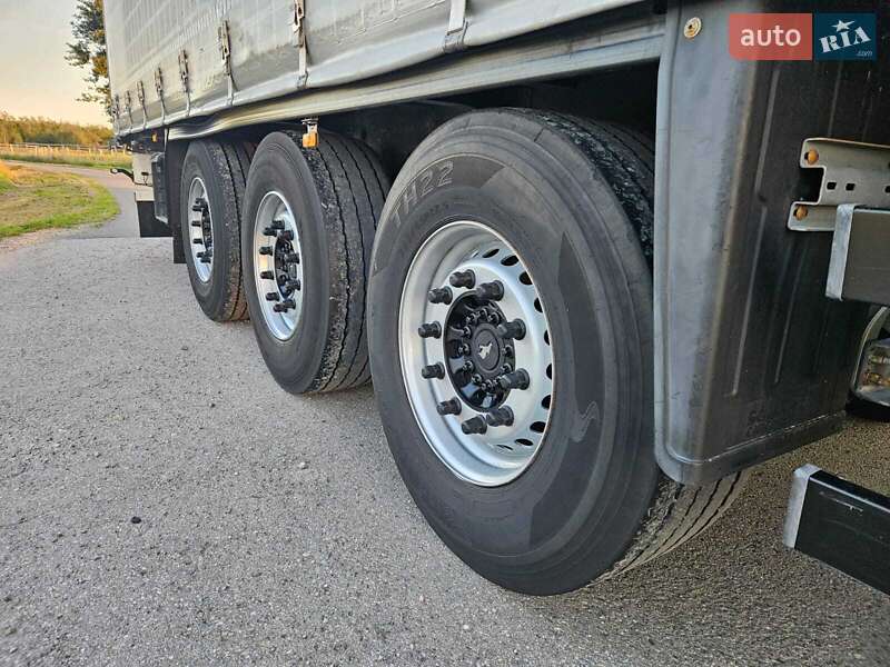 Тентований борт (штора) - напівпричіп Schmitz Cargobull Cargobull 2015 в Надвірній