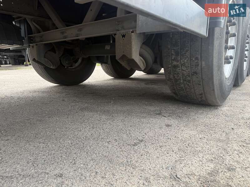 Бортовой полуприцеп Schmitz Cargobull Cargobull 2014 в Ровно