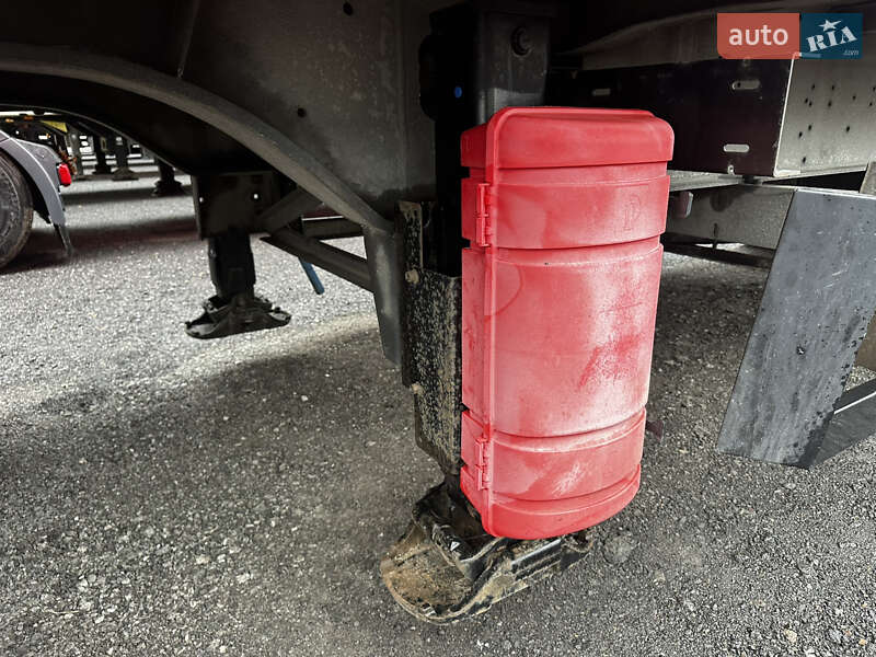 Тентований борт (штора) - напівпричіп Schmitz Cargobull Cargobull 2011 в Умані