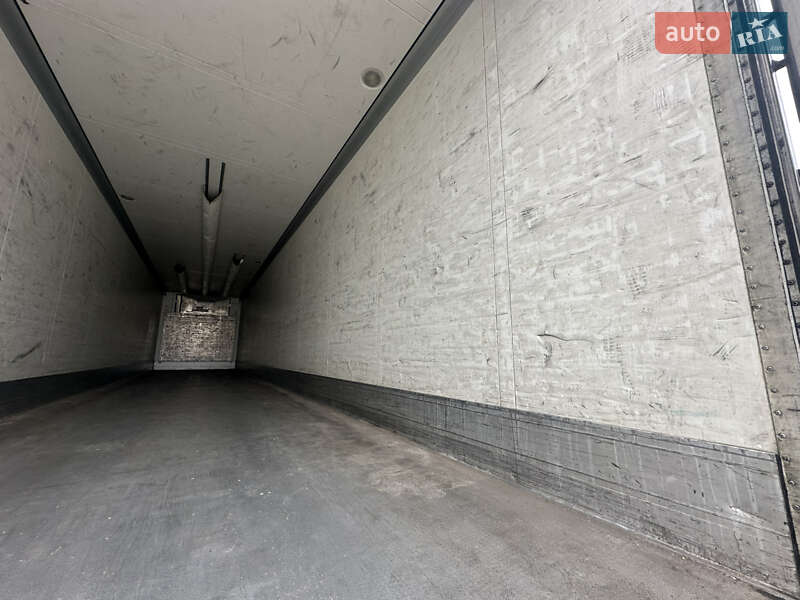 Рефрижератор полуприцеп Schmitz Cargobull Cargobull 2004 в Умани