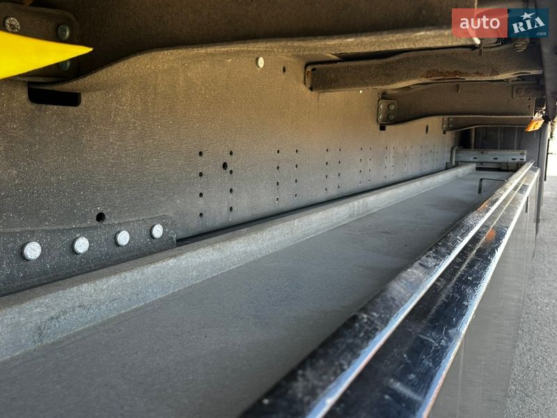 Тентованный борт (штора) - полуприцеп Schmitz Cargobull Cargobull 2015 в Умани