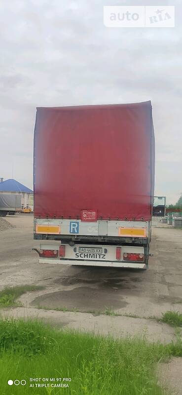 Бортовой полуприцеп Schmitz Cargobull S01 2007 в Мукачево