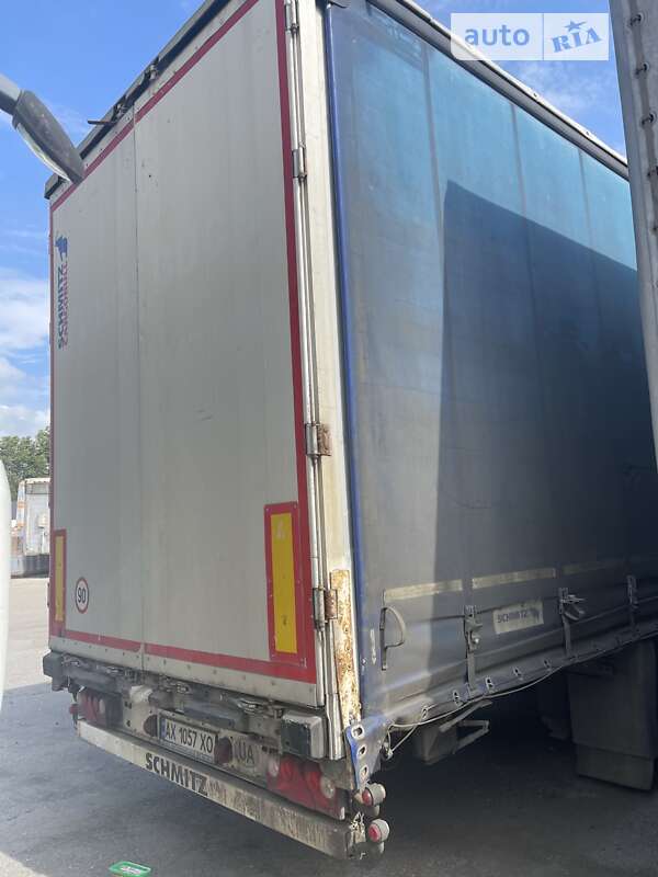 Бортовой полуприцеп Schmitz Cargobull S01 2005 в Харькове