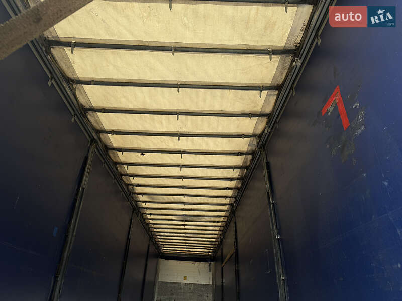 Бортовой полуприцеп Schmitz Cargobull S01 2002 в Киеве