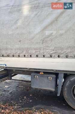 Бортовий напівпричіп Schmitz Cargobull S01 2007 в Дніпрі