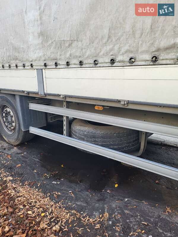 Бортовой полуприцеп Schmitz Cargobull S01 2007 в Днепре