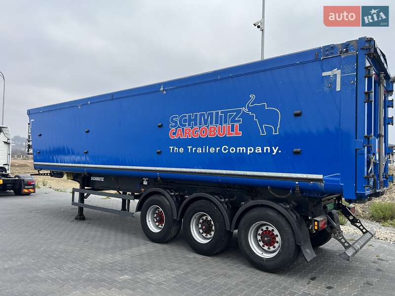 Самосвал полуприцеп Schmitz Cargobull SAF 2015 в Черновцах