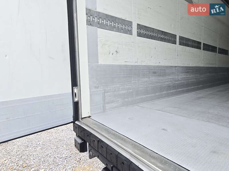 Рефрижератор полуприцеп Schmitz Cargobull SAF 2011 в Виннице
