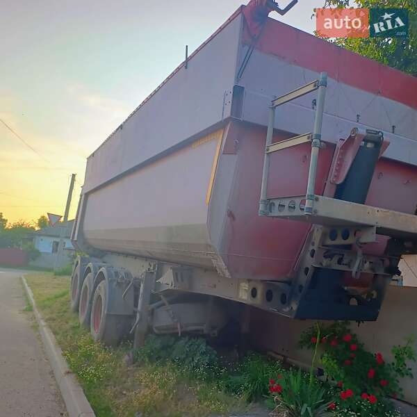 Самосвал полуприцеп Schmitz Cargobull SAF 2007 в Одессе