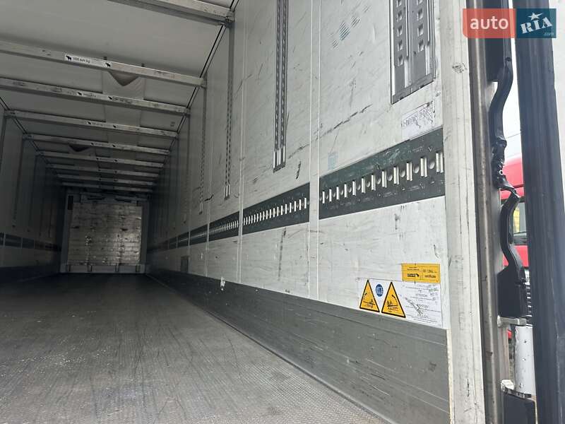 Рефрижератор полуприцеп Schmitz Cargobull SCB S3B 2015 в Калуше