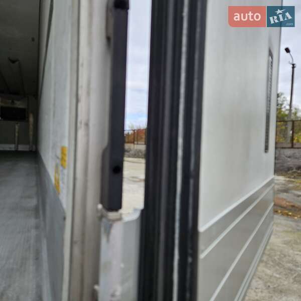 Рефрижератор полуприцеп Schmitz Cargobull SCB S3B 2013 в Кривом Роге