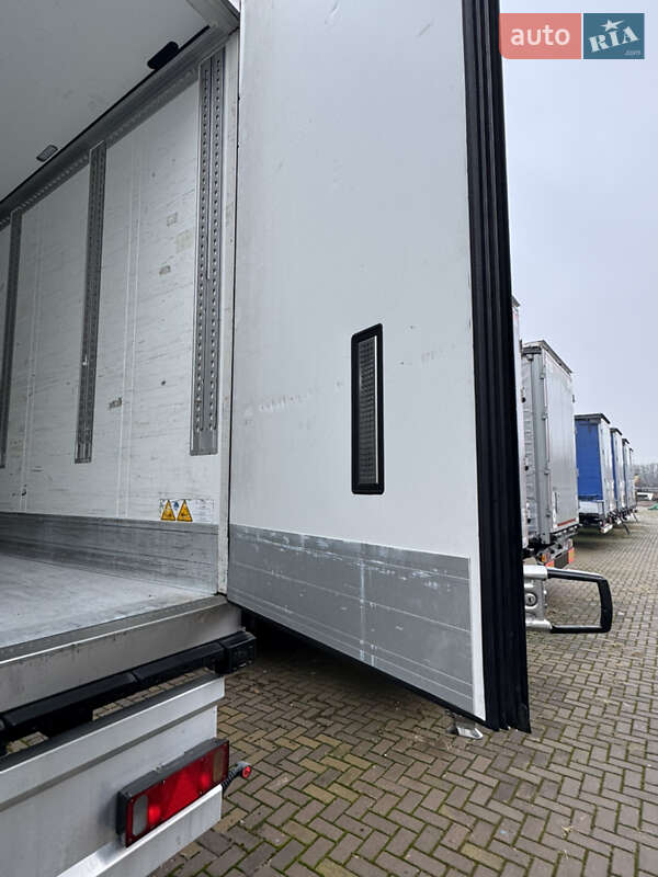 Рефрижератор полуприцеп Schmitz Cargobull SCB S3B 2015 в Виннице