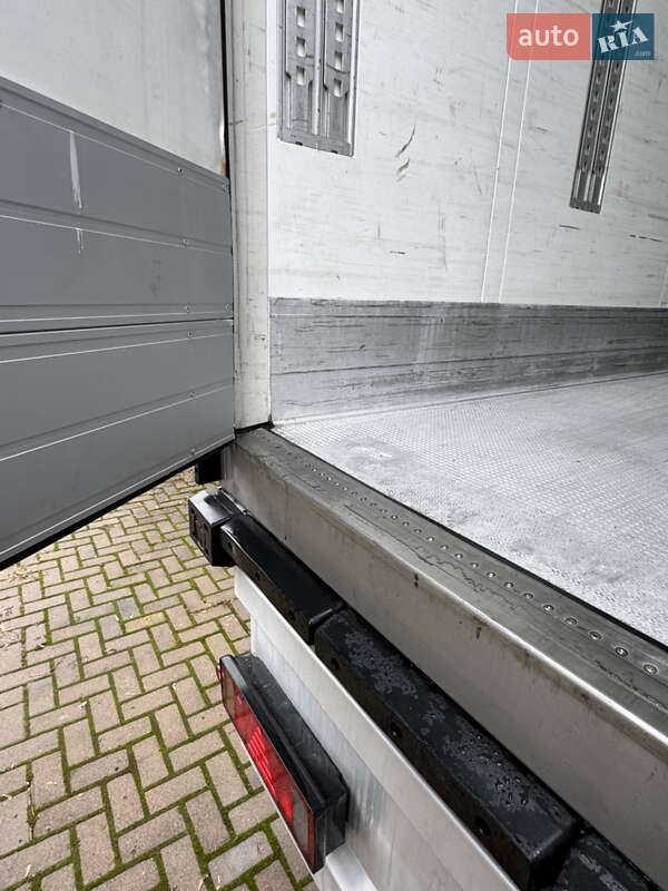 Рефрижератор полуприцеп Schmitz Cargobull SCB S3B 2015 в Виннице