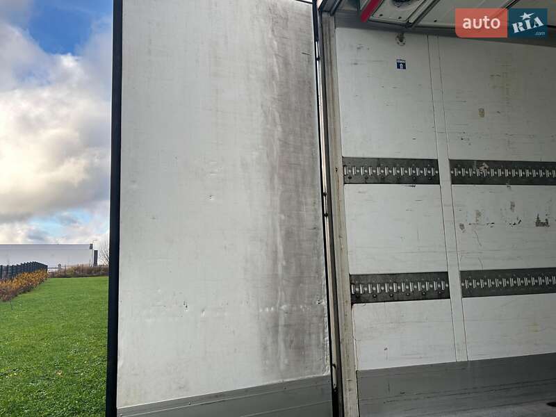 Рефрижератор полуприцеп Schmitz Cargobull SCB S3B 2015 в Ковеле