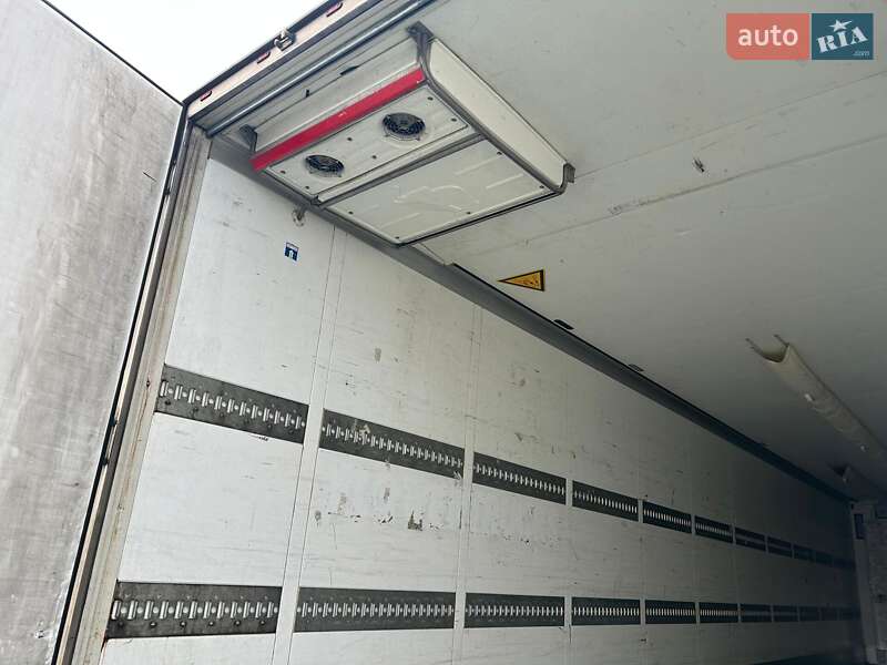 Рефрижератор полуприцеп Schmitz Cargobull SCB S3B 2015 в Ковеле