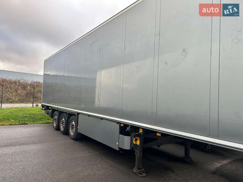 Рефрижератор полуприцеп Schmitz Cargobull SCB S3B 2015 в Ковеле