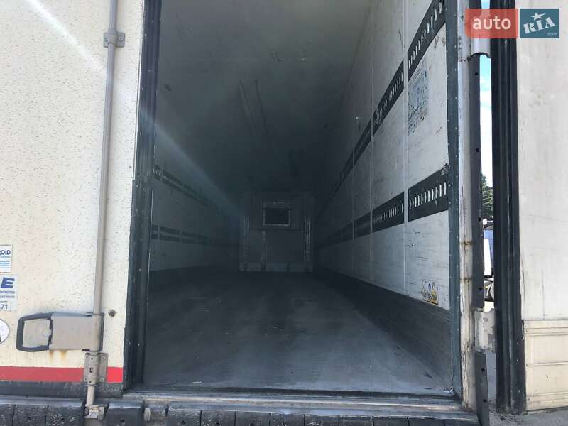 Рефрижератор напівпричіп Schmitz Cargobull SCB S3T 2011 в Києві