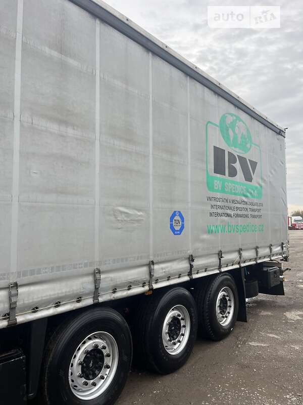Бортовой полуприцеп Schmitz Cargobull Schutz 2012 в Сарнах