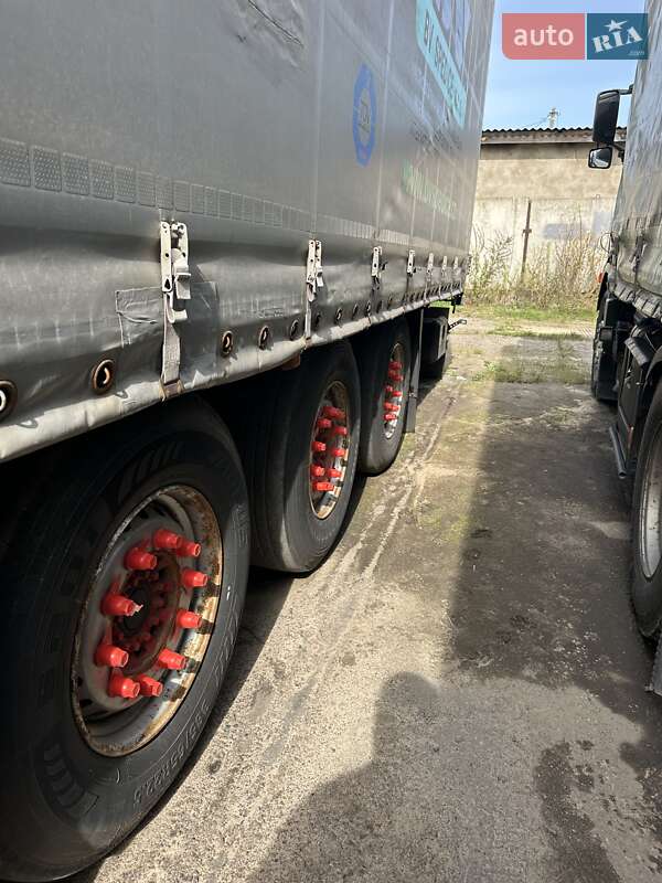Бортовой полуприцеп Schmitz Cargobull Schutz 2012 в Сарнах