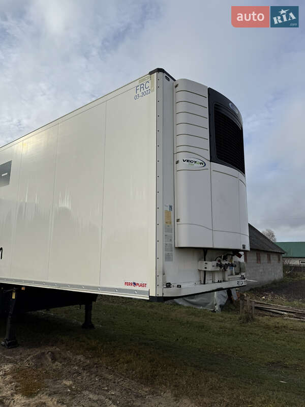 Рефрижератор полуприцеп Schmitz Cargobull Schutz 2016 в Владимирце