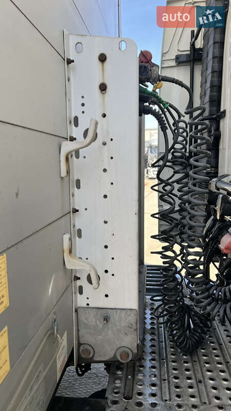 Бортовий напівпричіп Schmitz Cargobull SCS 24/L 2012 в Луцьку