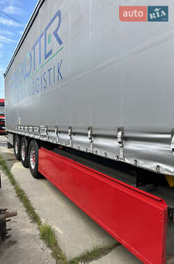 Бортовий напівпричіп Schmitz Cargobull SCS 24/L 2007 в 