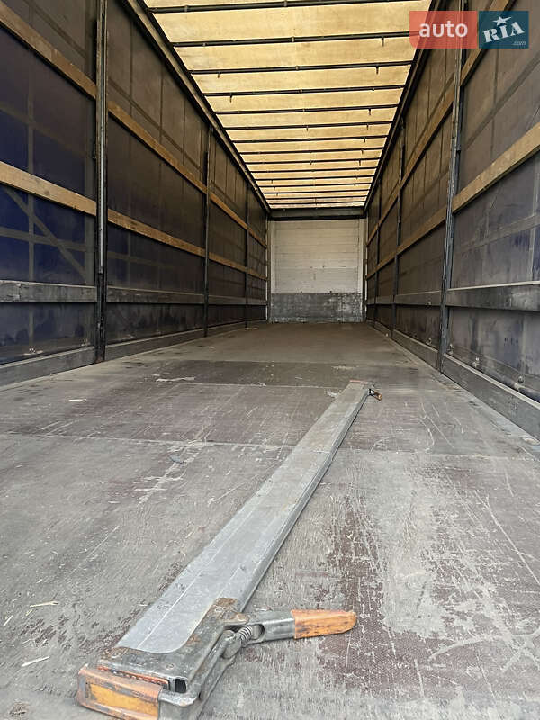 Тентований борт (штора) - напівпричіп Schmitz Cargobull SCS 2010 в Ужгороді