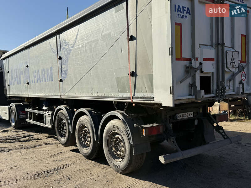 Зерновоз - полуприцеп Schmitz Cargobull SGF S3 2015 в Ровно