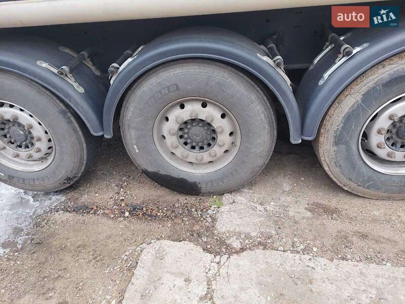 Зерновоз - полуприцеп Schmitz Cargobull SKI 2007 в Одессе