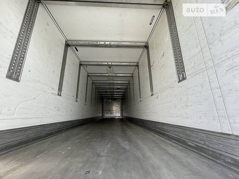 Рефрижератор полуприцеп Schmitz Cargobull SKO 24 2015 в Черновцах
