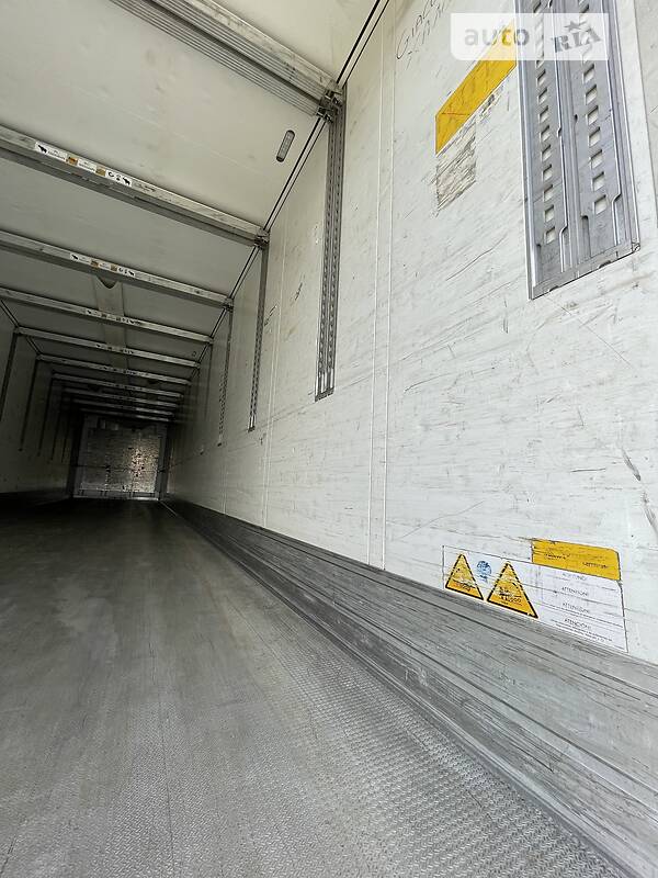 Рефрижератор полуприцеп Schmitz Cargobull SKO 24 2015 в Черновцах