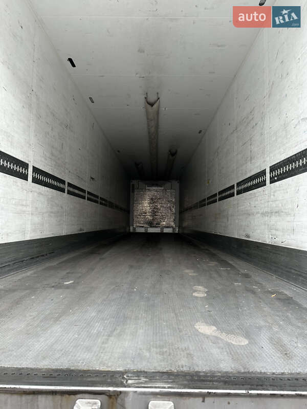 Рефрижератор напівпричіп Schmitz Cargobull SKO 24 2011 в Луцьку