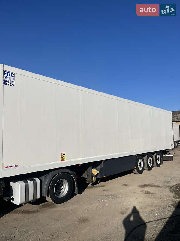 Рефрижератор полуприцеп Schmitz Cargobull SKO 24 2004 в Тернополе