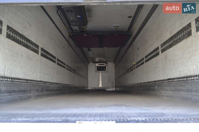 Рефрижератор полуприцеп Schmitz Cargobull SKO 24 2006 в Хусте