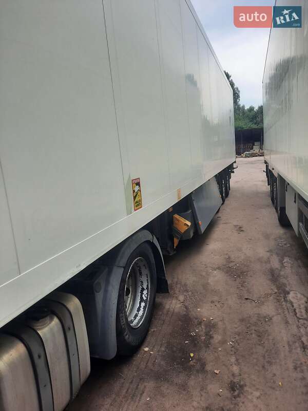 Рефрижератор полуприцеп Schmitz Cargobull SKO 24 2002 в Киеве