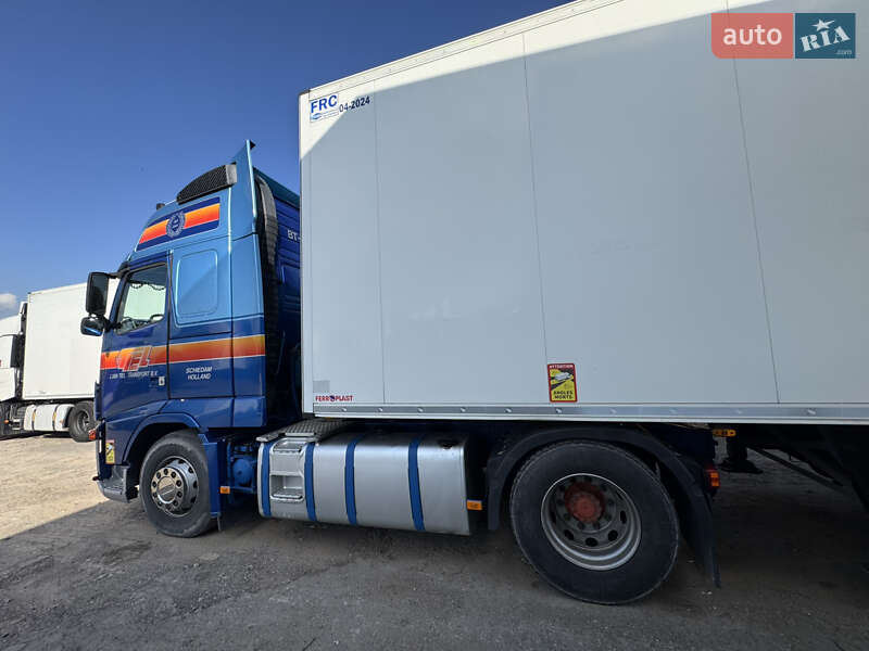 Рефрижератор полуприцеп Schmitz Cargobull SKO 24 2011 в Золочеве