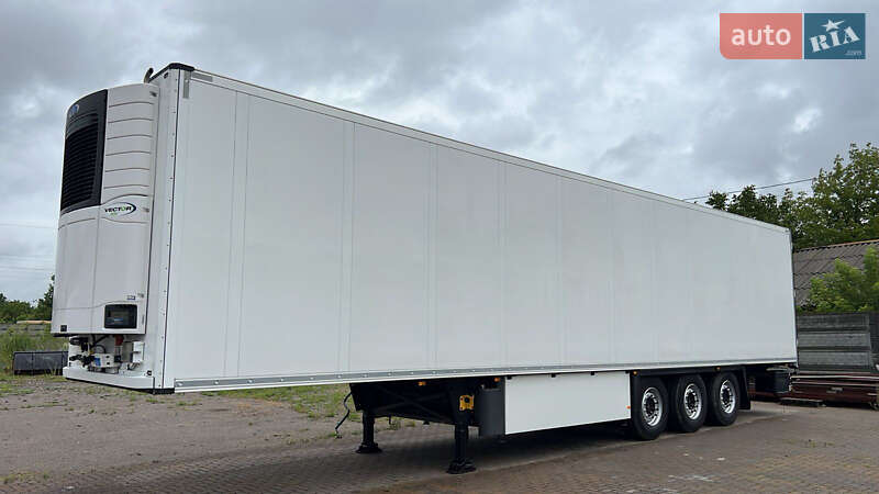 Рефрижератор полуприцеп Schmitz Cargobull SKO 24 2017 в Виннице