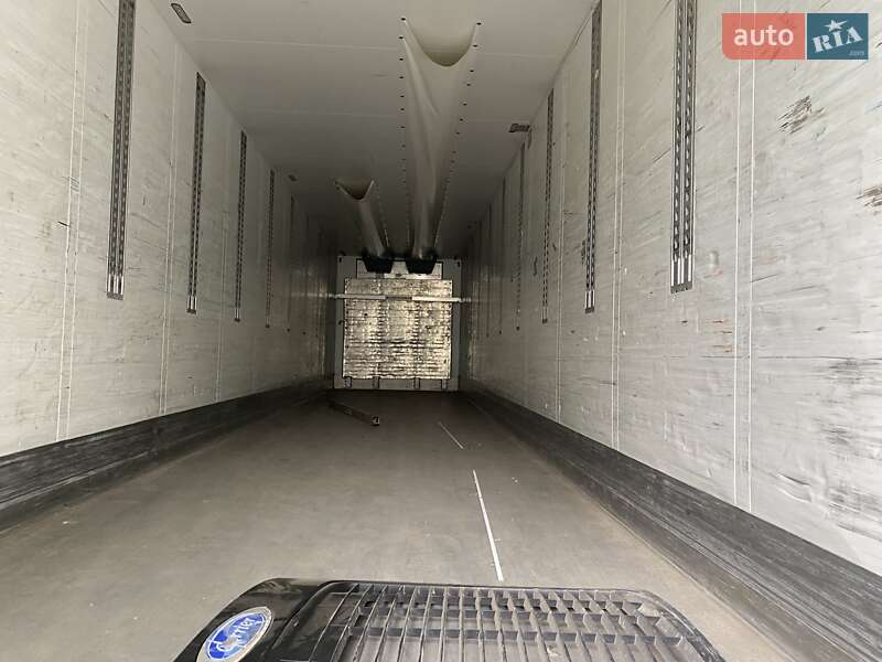 Рефрижератор полуприцеп Schmitz Cargobull SKO 24 2011 в Черновцах