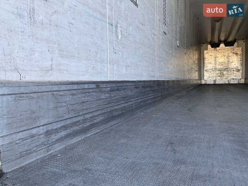 Рефрижератор полуприцеп Schmitz Cargobull SKO 24 2011 в Черновцах
