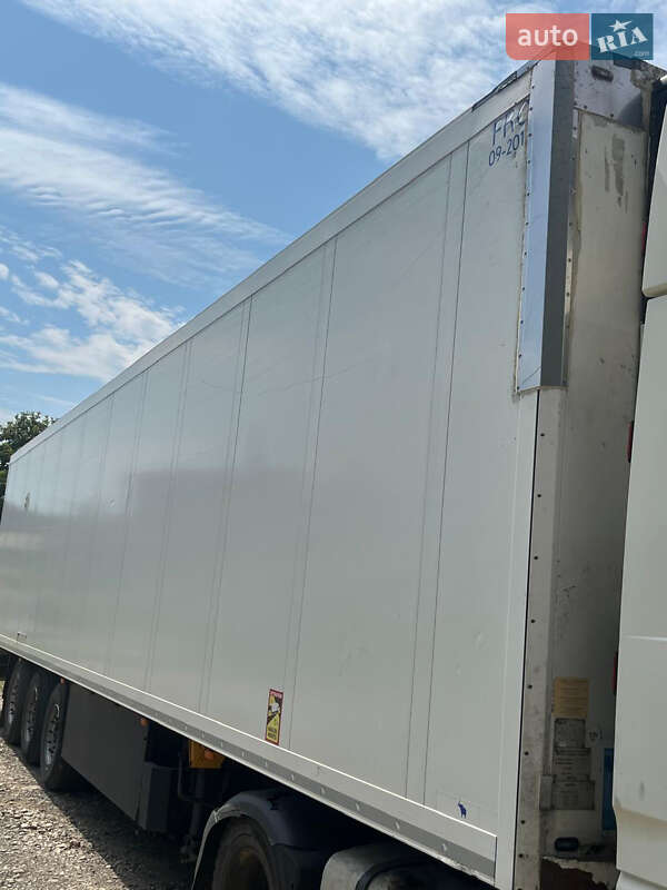 Рефрижератор напівпричіп Schmitz Cargobull SKO 24 2006 в Чернівцях