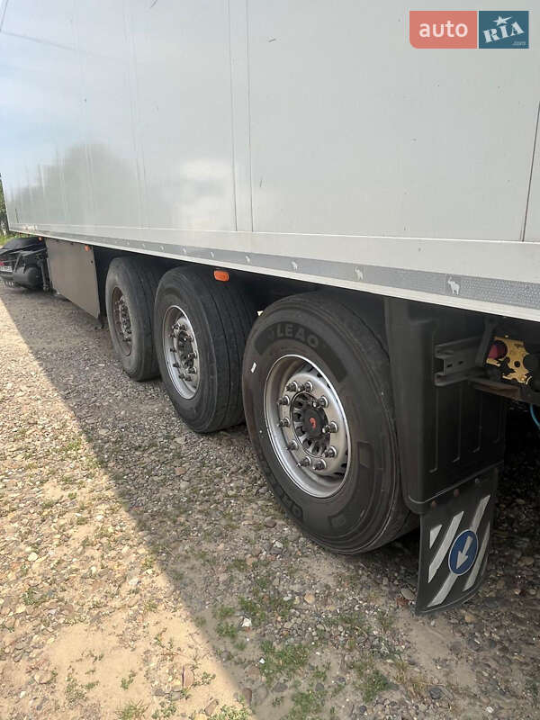 Рефрижератор напівпричіп Schmitz Cargobull SKO 24 2006 в Чернівцях