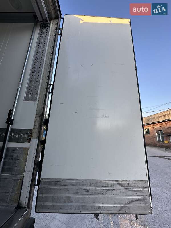 Рефрижератор напівпричіп Schmitz Cargobull SKO 24 2006 в Дніпрі