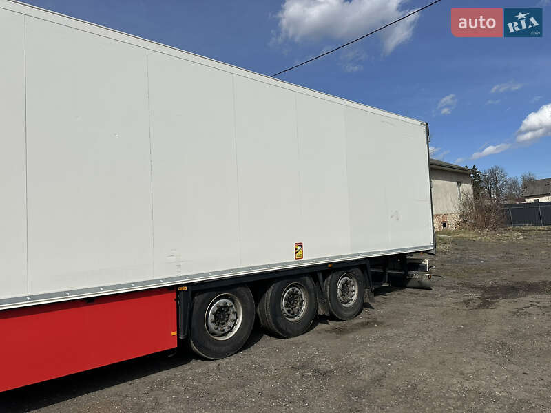Рефрижератор полуприцеп Schmitz Cargobull SKO 24 2015 в Черновцах
